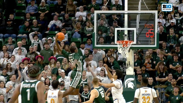 Michigan State's Coen Carr throws down RIDICULOUS tomahawk jam in transition vs. San José State