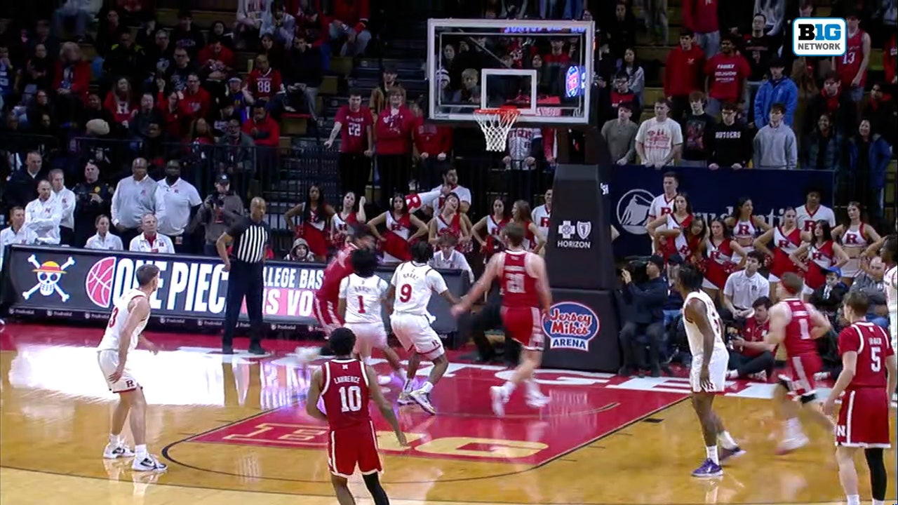 Nebraska's Pryce Sandfort makes no-look pass to Berke Buyuktuncel, finishing with layup and extending lead over Rutgers