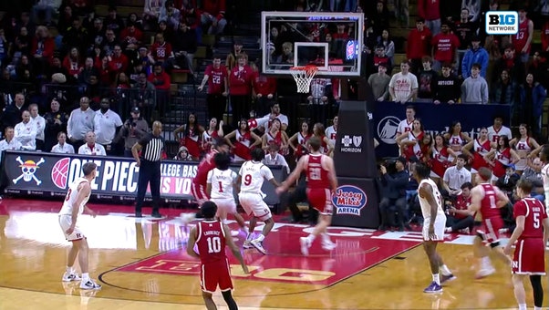 Nebraska's Pryce Sandfort makes no-look pass to Berke Buyuktuncel, finishing with layup and extending lead over Rutgers