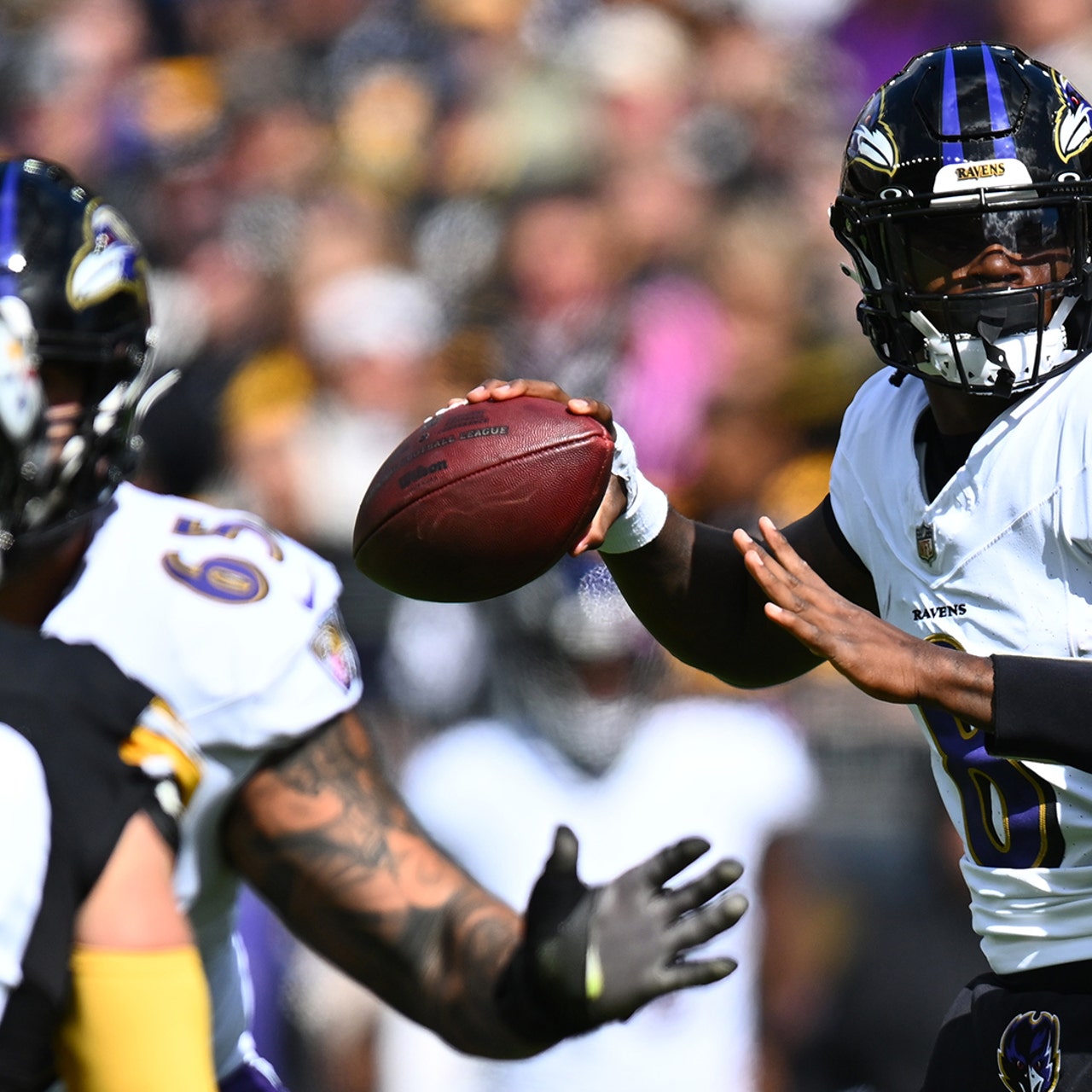 Lamar Jackson sparks Ravens to come-from-behind win over Brady's