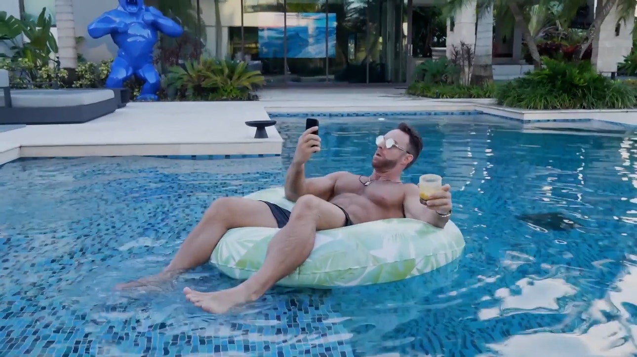 LA Knight breaks into Logan Paul’s home, swims in his pool in Puerto Rico | WWE on FOX