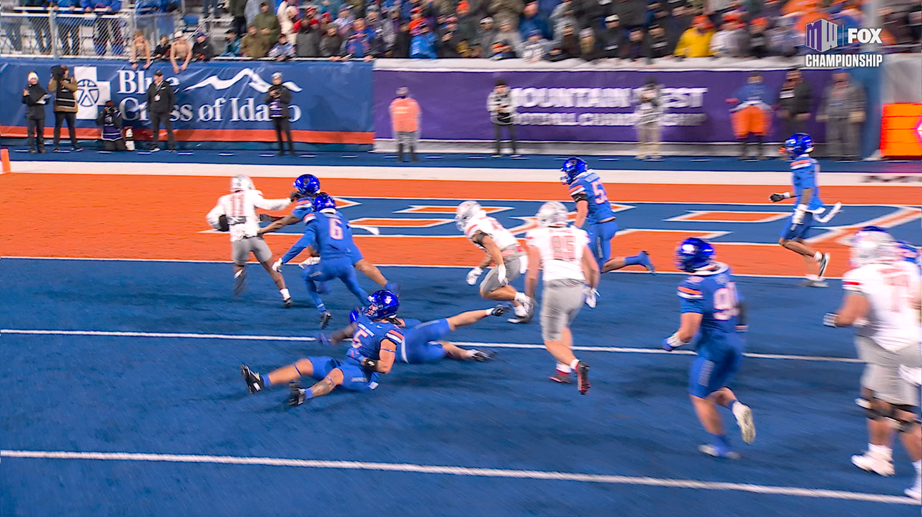 JoJo Earle rushes for seven-yard TD, trimming UNLV’s deficit against Boise State