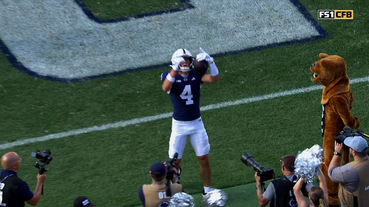 Brett Eskildsen takes it 25 yards for a touchdown, extending Penn State's lead over Marshall