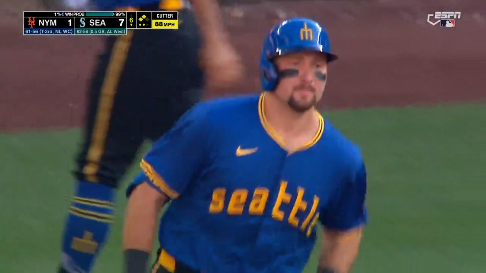 Mariners' Cal Raleigh deposits his second homer of the day into right field, a three-run shot to extend lead vs. Mets