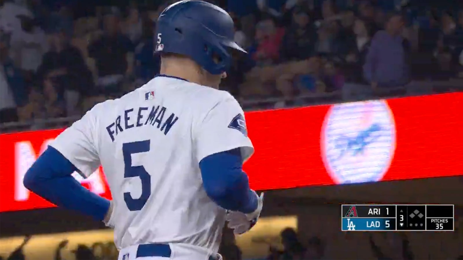 Freddie Freeman & Will Smith crank back-back homers, stretching the Dodgers' lead to 6-1 over the D-backs.