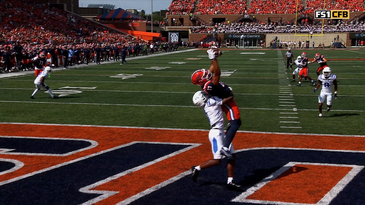 Katin Houser finds Collin Dixon for 13-yard TD, giving Illinois early lead over Duke