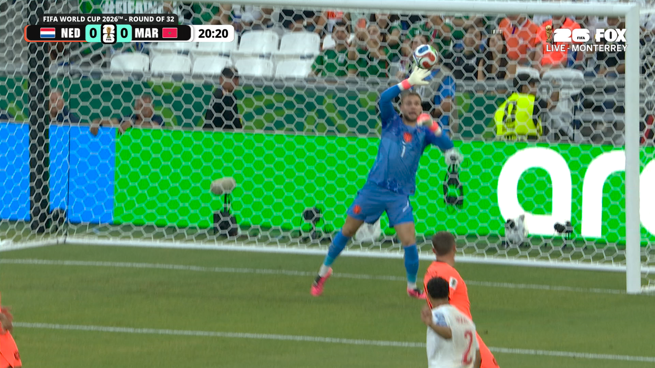 Netherlands' Bart Verbruggen makes two remarkable saves to keep game scoreless vs. Morocco | 2026 FIFA World Cup™