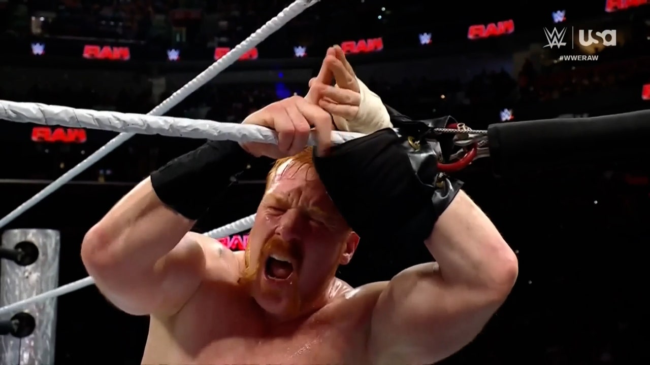 Sheamus rips hand from turnbuckle pad to defeat Pete Dunne in BANGER match on Raw 