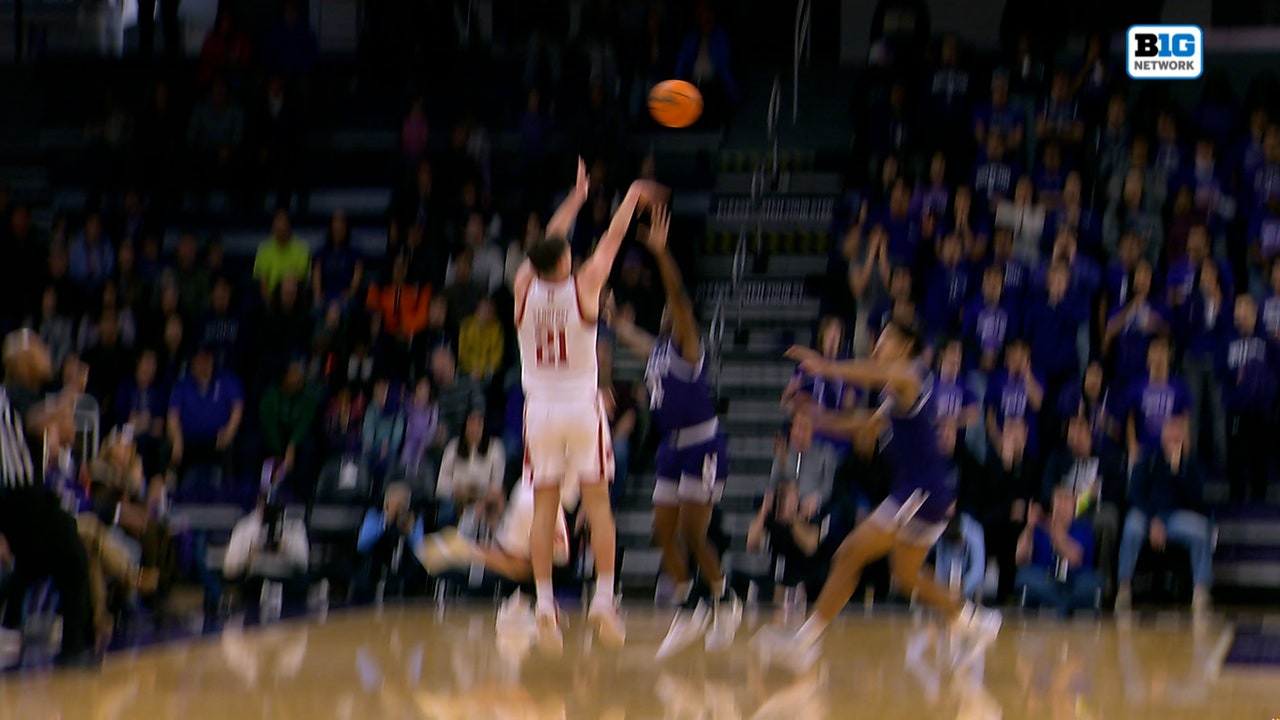 Nebraska's Pryce Sandfort makes and-one 3-pointer, extending lead over Northwestern