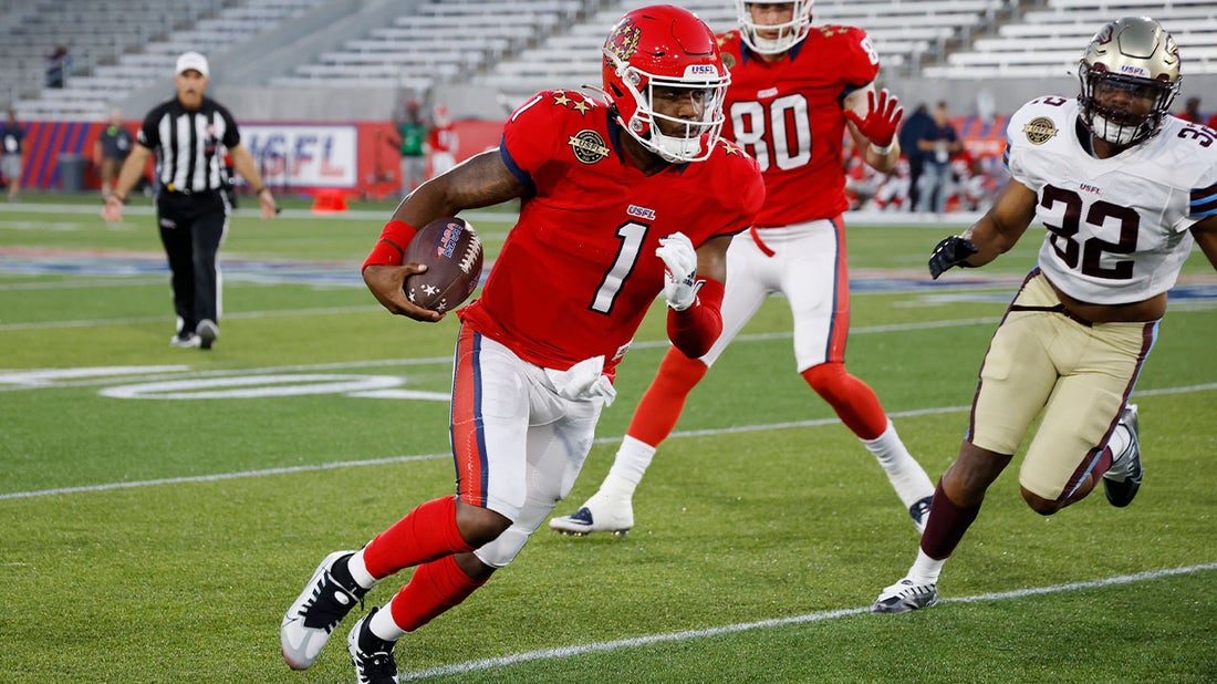 BIRMINGHAM, AL - APRIL 16: New Jersey Generals quarterback Luis Perez (2)  lines up for a play during the inaugural USFL game between the New Jersey  Generals and Birmingham Stallions on April 16, 2022, at Protective Stadium  in Birmingham, AL