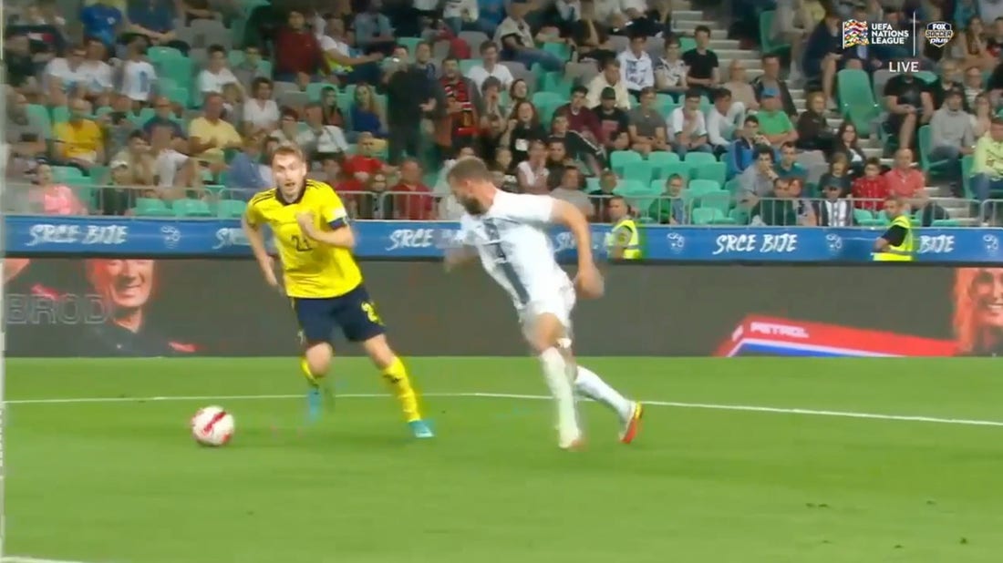 Swedish midfielder Dejan Kulusevski does it himself and beats the keeper