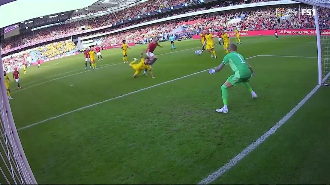 Erling Haaland does it again for Norway, this time from a header, 1-0