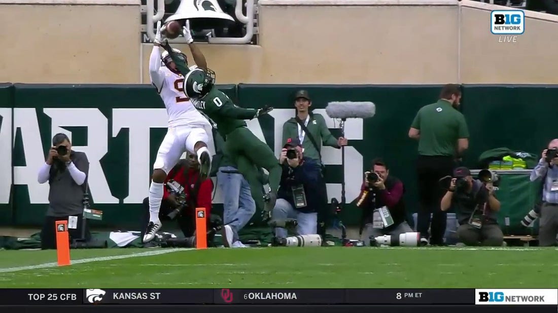Minnesota's Daniel Jackson makes a great catch off a 23-yard TD pass by QB Tanner Morgan to take a 14-0 lead