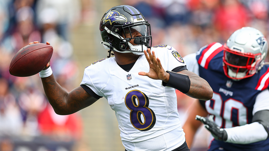 Lamar Jackson has a HUGE day with 325 total yards and five TD in Ravens' 37-26 victory over Patriots