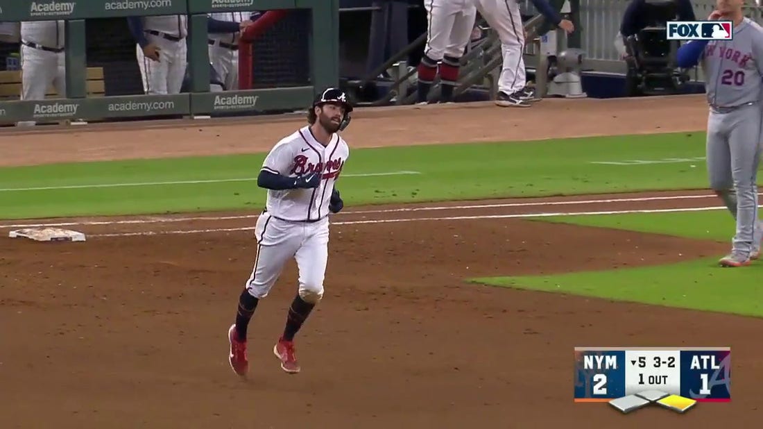 Braves' Dansby Swanson crushes a two-run home run off Max Scherzer to take a 3-2 lead over Mets