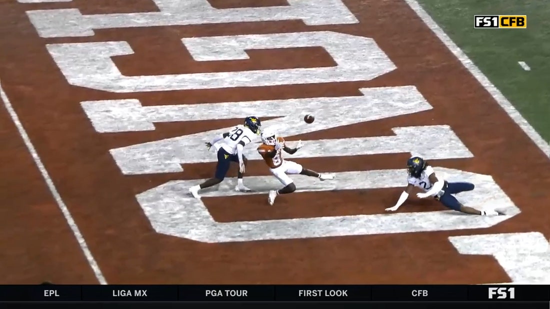 Texas' Xavier Worthy makes a miraculous 44-yard touchdown catch off the defender's hands