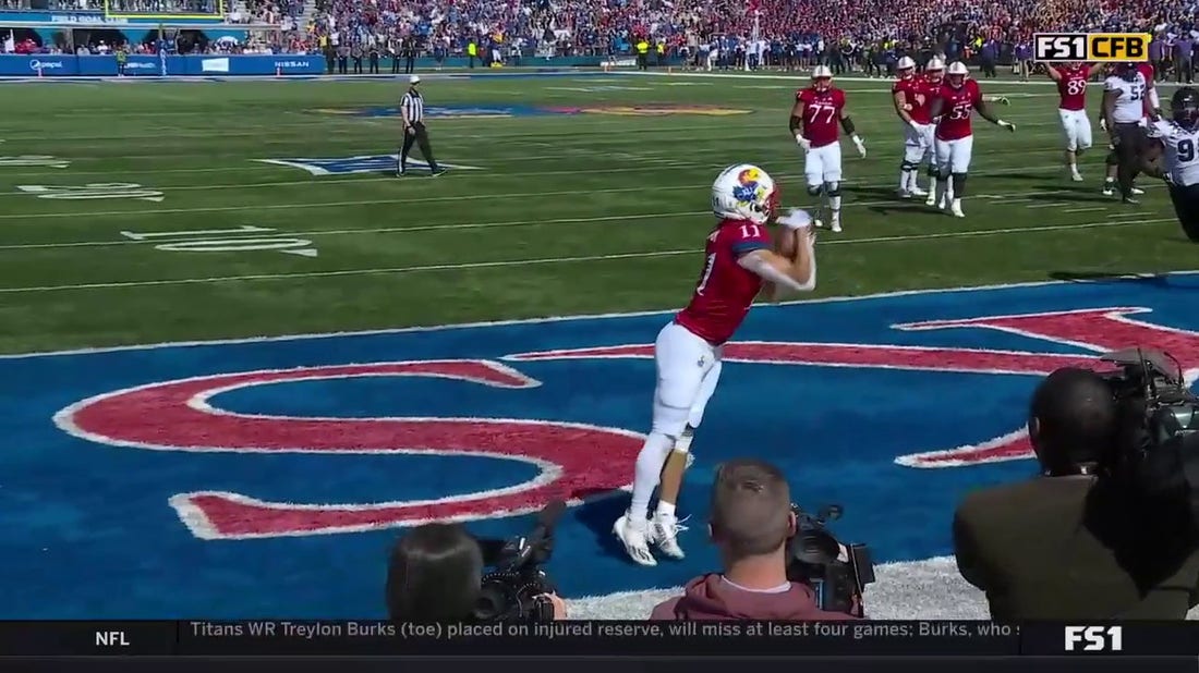 Luke Grimm finds himself wide open for the touchdown to give Kansas the 17-10 lead