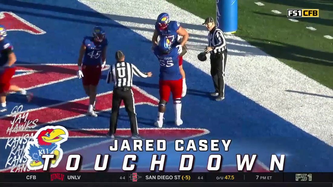 Jason Bean finds Jared Casey in the end zone for a 2-yard touchdown to extend Kansas' lead 31-7