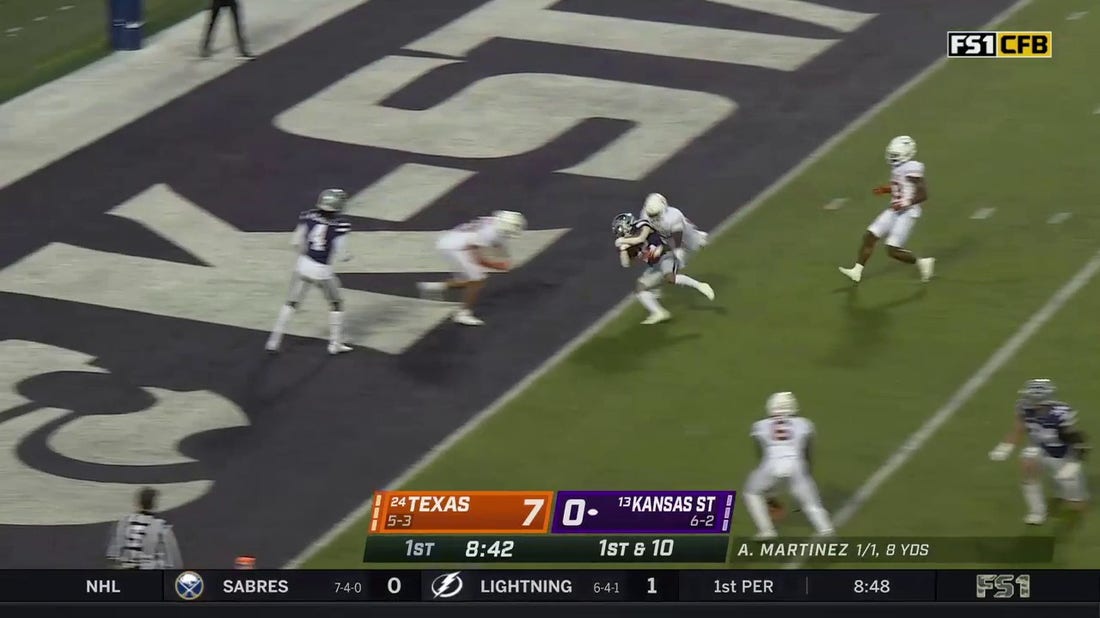 Running back Deuce Vaughn of the Kansas State Wildcats runs up field