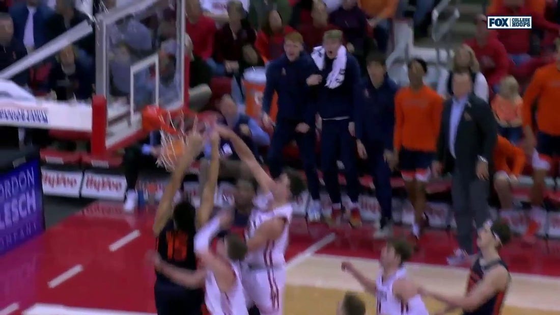 RJ Melendez throws down a vicious dunk to extend Illinois' lead over Wisconsin