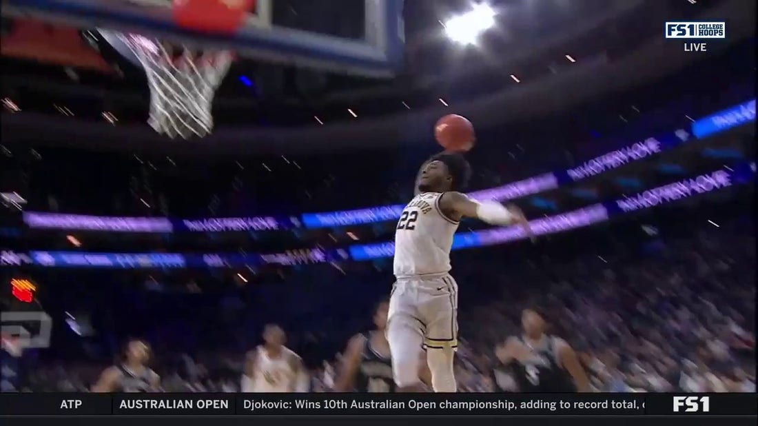 Cam Whitmore defies the laws of gravity with a NASTY one-handed jam, extending Villanova's lead against Providence
