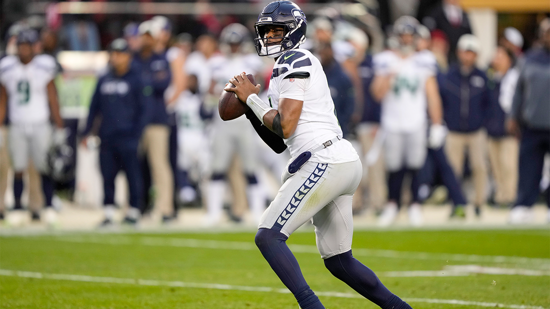 Seahawks' QB Geno Smith wins the 'NFL on FOX' Comeback Player of the Year Award