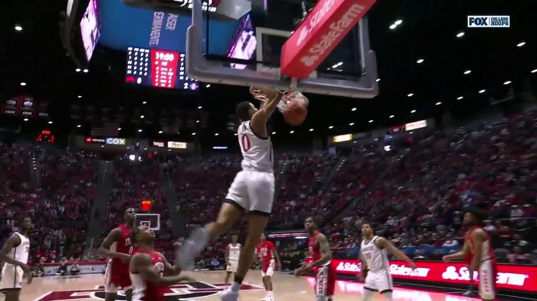 Keshad Johnson SOARS for an impressive alley-oop jam to help San Diego State grab early first-half lead