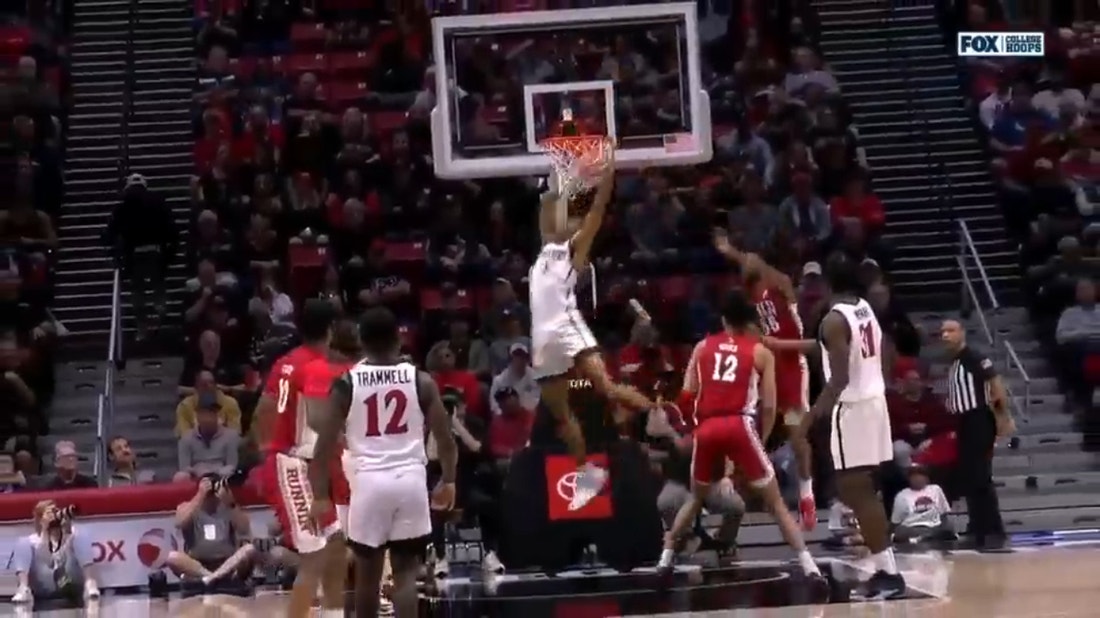San Diego State's Keshad Johnson hammers home alley-oop dunk from Darrion Trammell