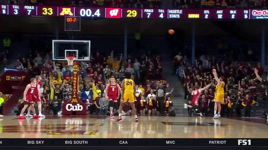 Jamison Battle makes a MASSIVE 3-pointer at the buzzer to extend Minnesota's lead going into halftime