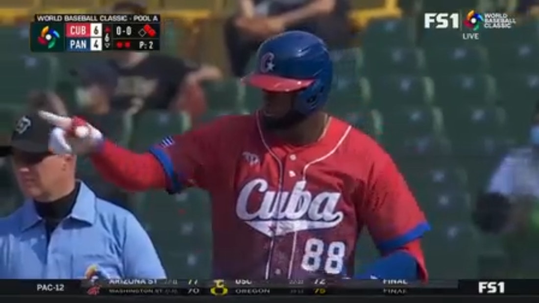 Cuba puts up four runs in the sixth inning to take a 6-4 lead over Panama
