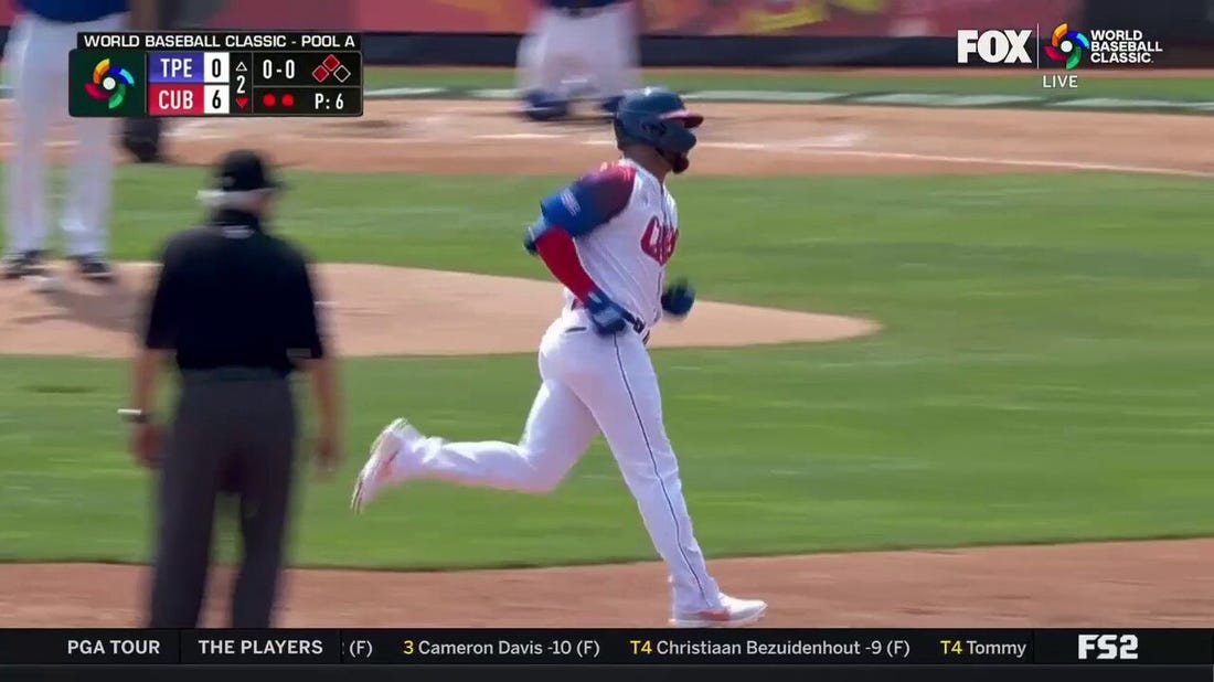 Cuba's Yoán Moncada blasts a solo homer to right field, widening Cuba's lead to 6-0 against Chinese Taipei.