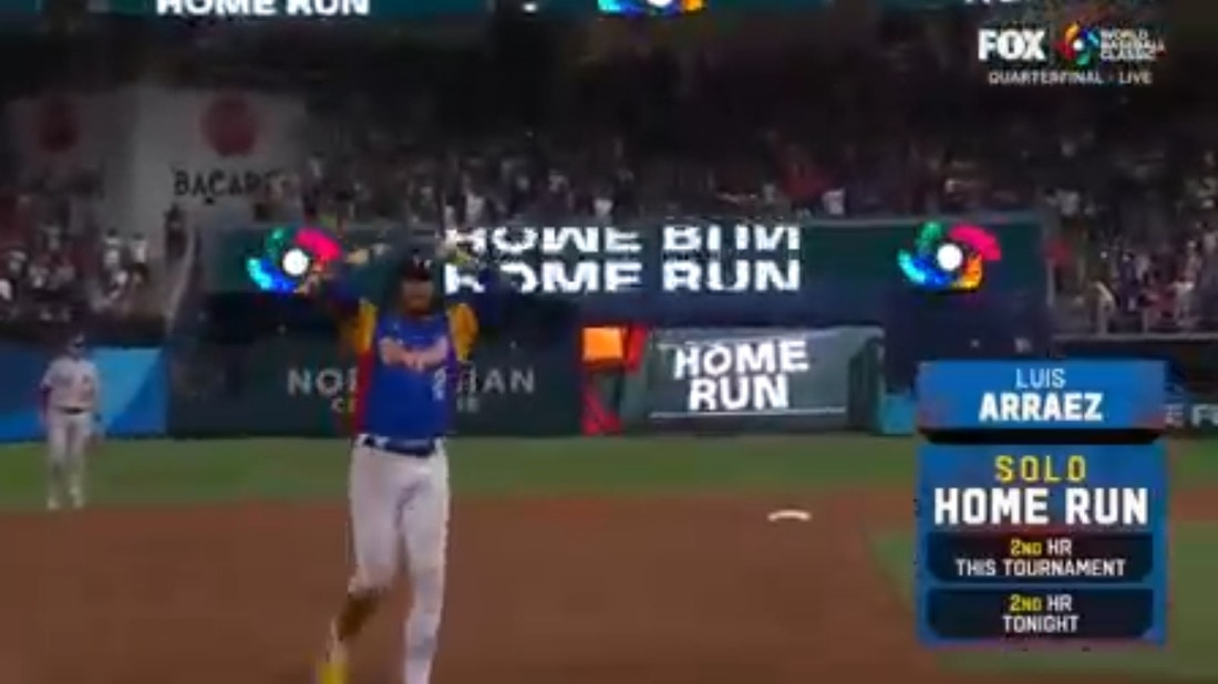 Luis Arraez hits his second home run of the game to give Venezuela a 7-5 lead over the USA