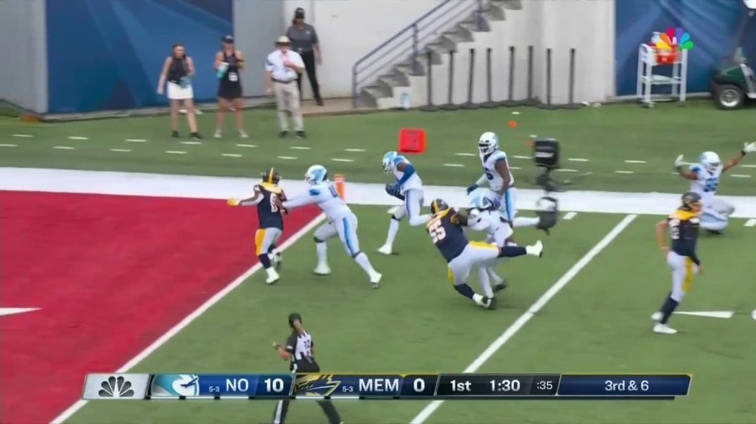 Vontae Diggs' WILD 29-yard PICK-SIX adds to the Breakers' lead over the Showboats