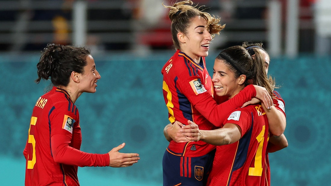 Alba Maria Redondo Ferrer scores her second goal of the match to give Spain  a 5-0 lead