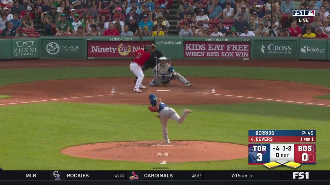 Rafael Devers slams a 430-foot home run to tie the game for the Red Sox against the Blue Jays