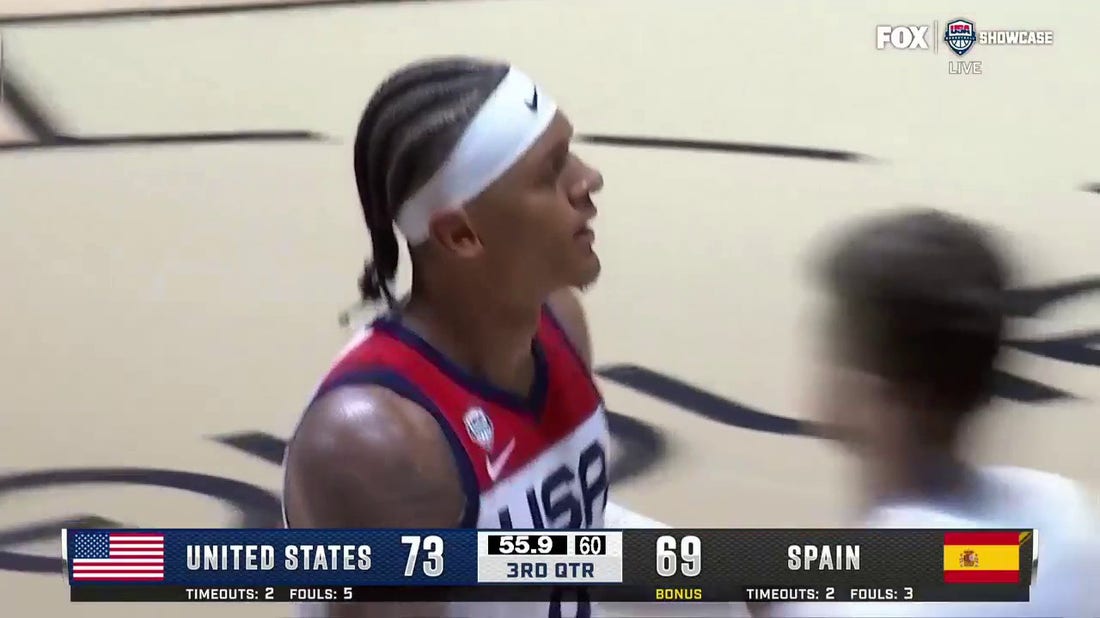 Austin Reaves gets a steal to set up Paolo Banchero for the reverse layup, extending Team USA's lead vs. Spain