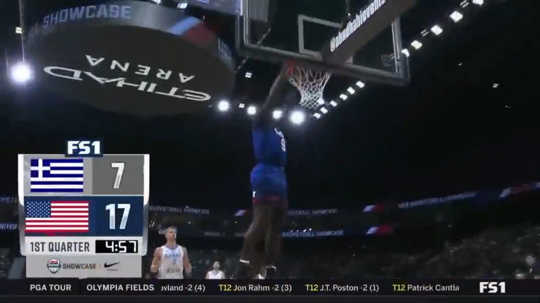 Bobby Portis comes away with a steal and finishes with a dunk as the United States extends its lead over Greece