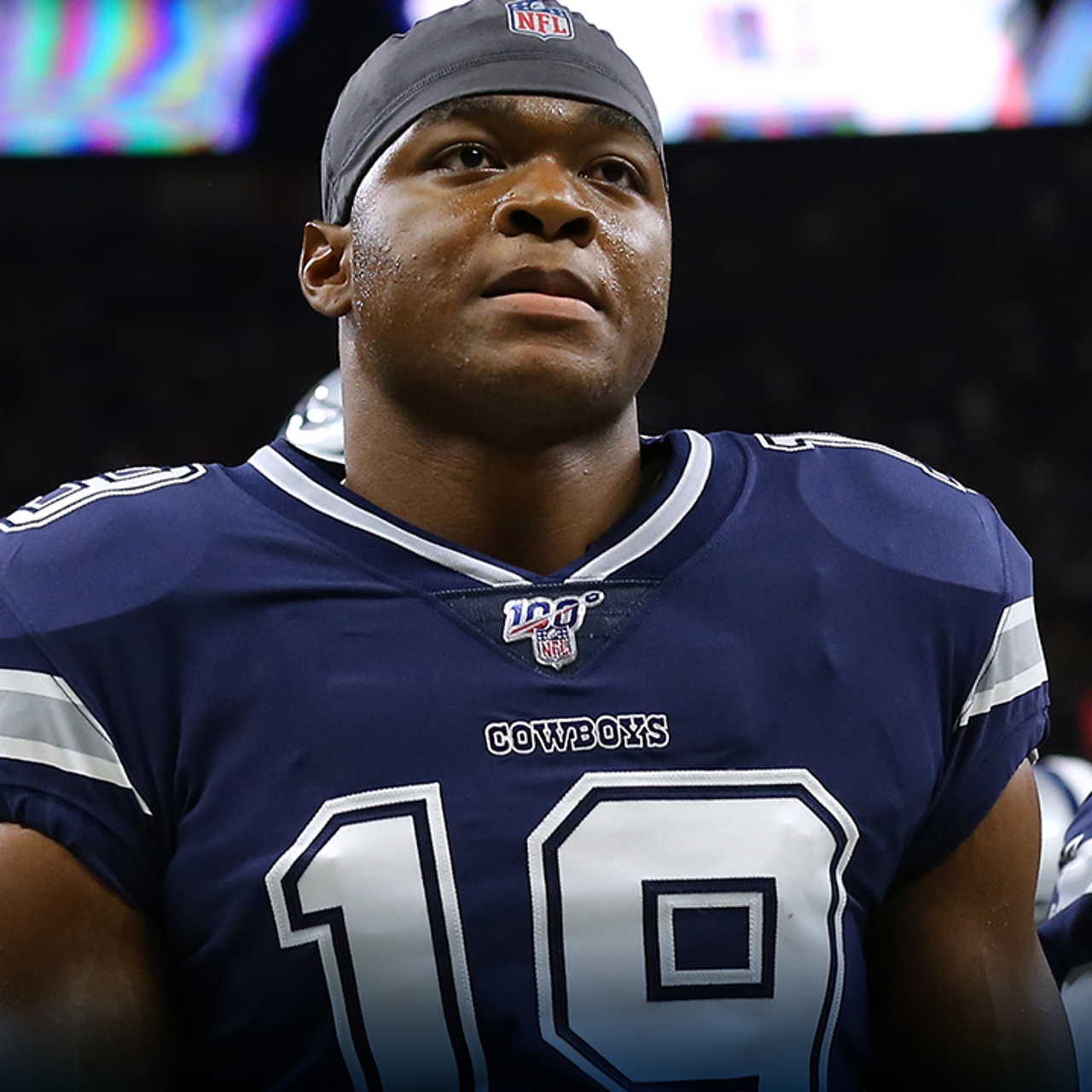 Represent new Cowboys wide receiver Amari Cooper with his jersey