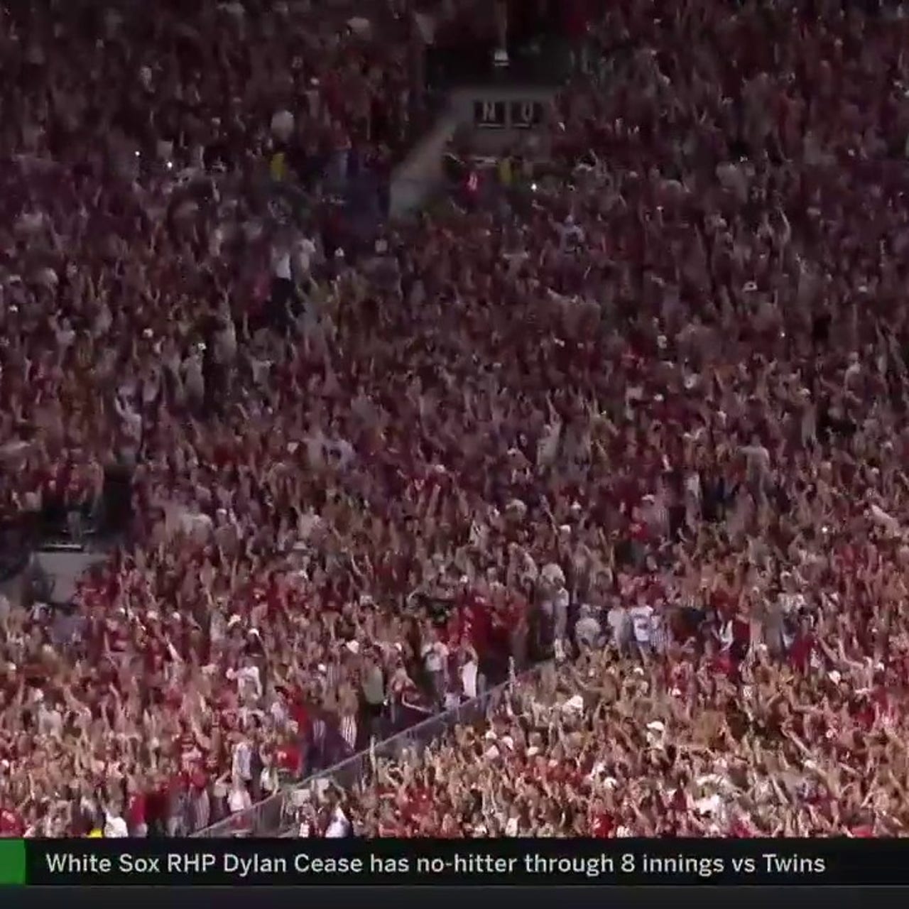 The crowd in Madison went wild for the first 'Jump Around' of the 2022  college football season | FOX Sports