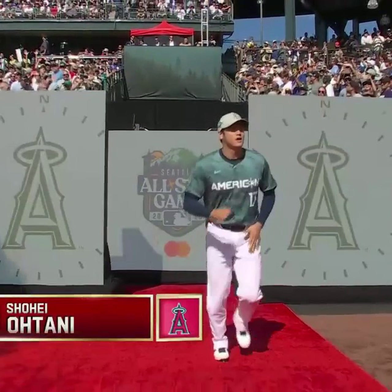 2023 MLB All-Star Game: Starters walk out on to the field in