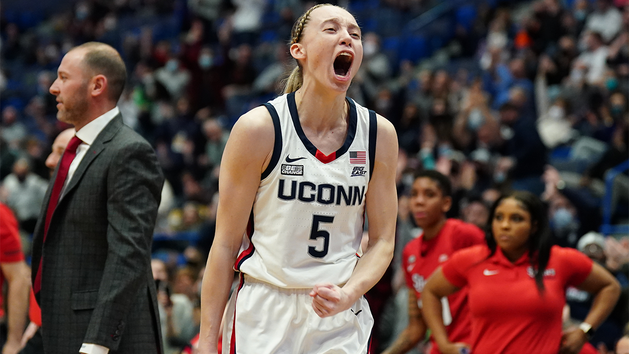 Paige Bueckers returns from injury to standing ovation, scores eight points in UConn's win