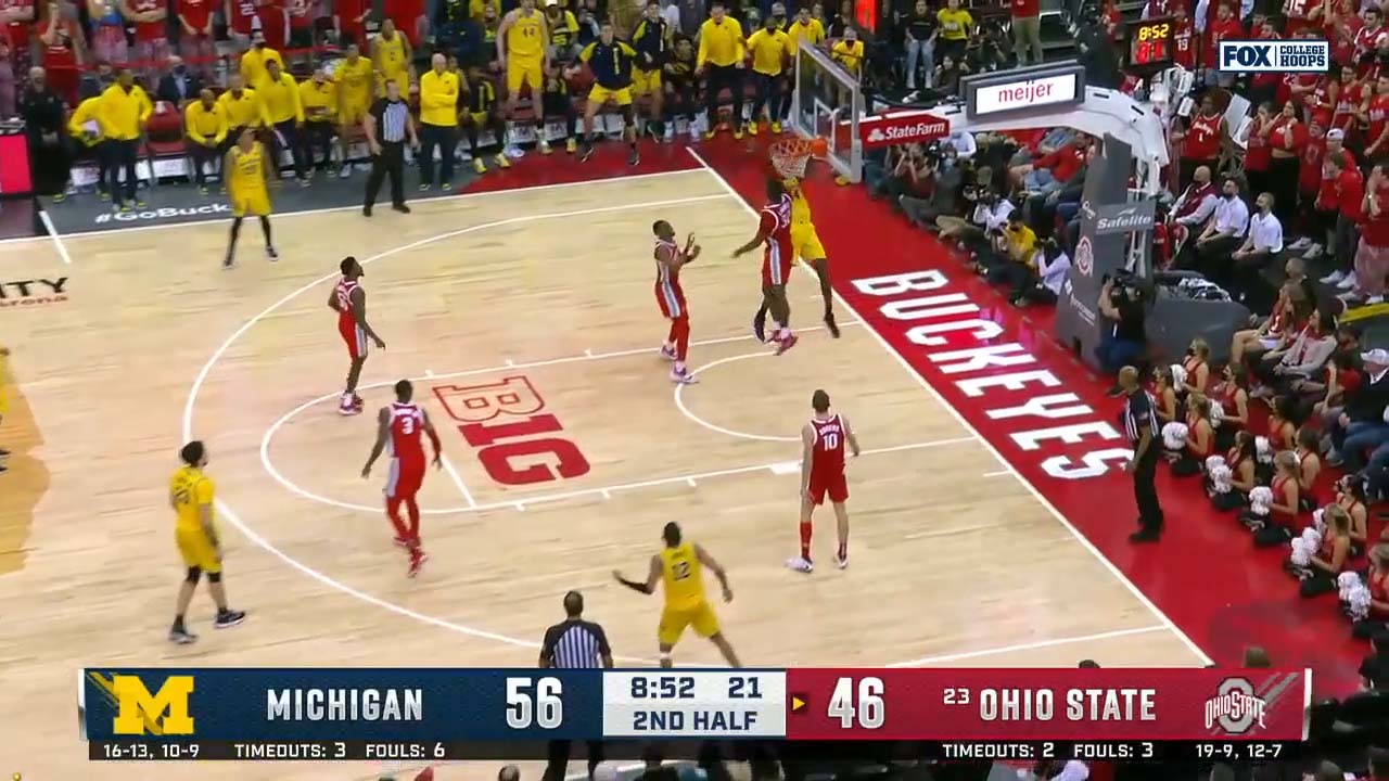 Michigan's Moussa Diabate delivers a powerful two-handed slam off a beautiful bounce pass from DeVante' Jones