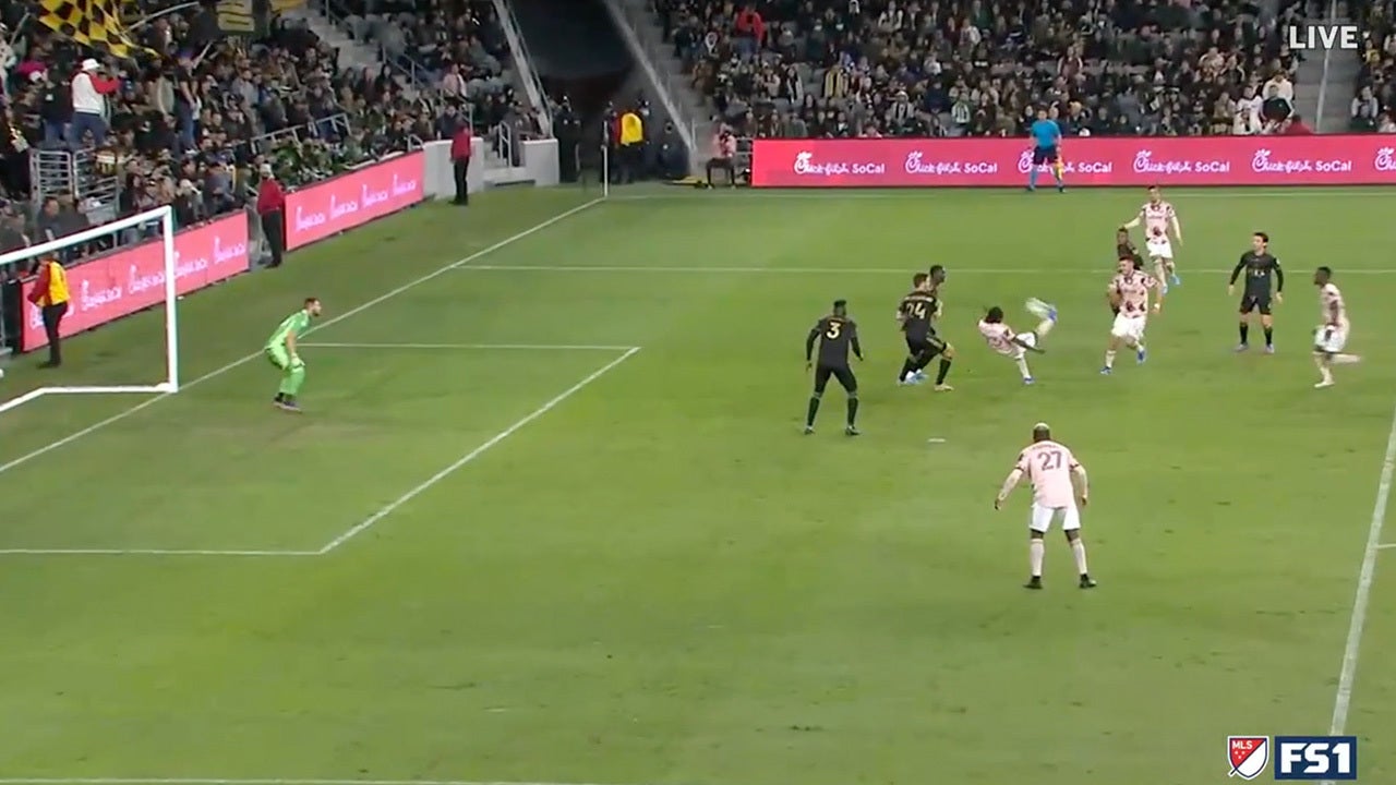 Portland Timbers' Yimmi Chará scores a RIDICULOUS BICYCLE KICK against LAFC