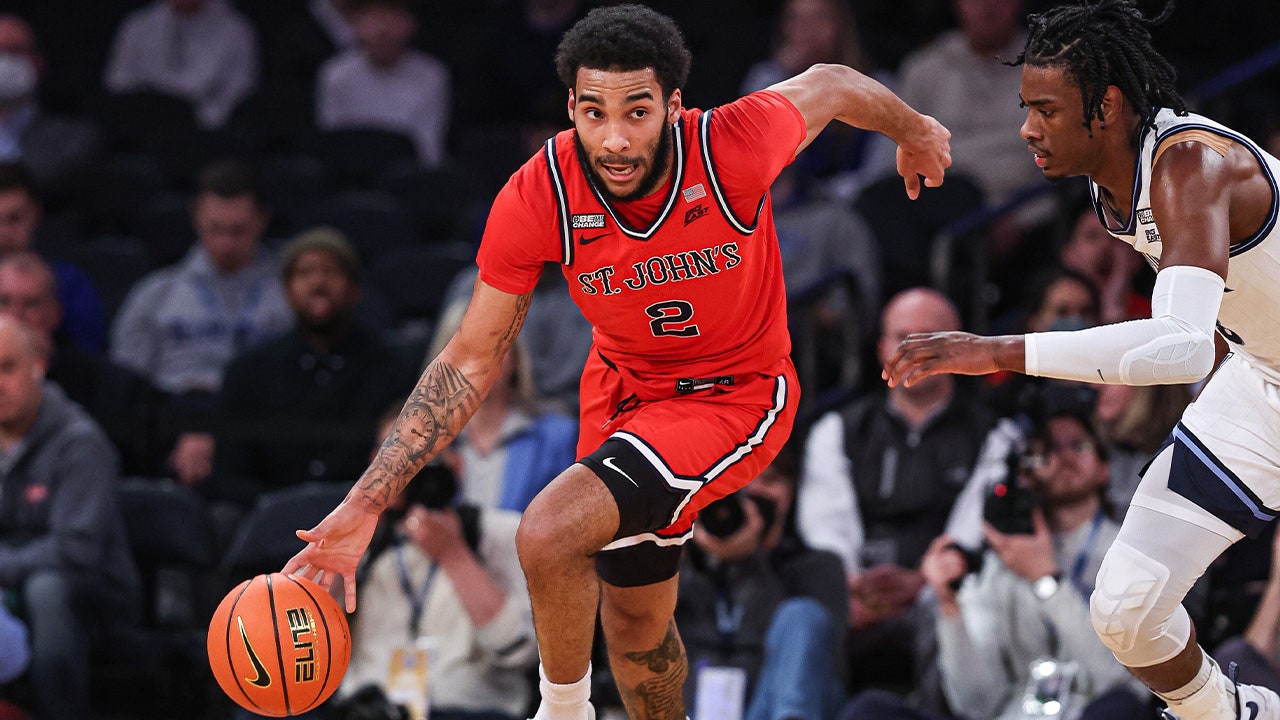 Julian Champagnie throws down a NASTY alley-oop POSTER dunk against Villanova