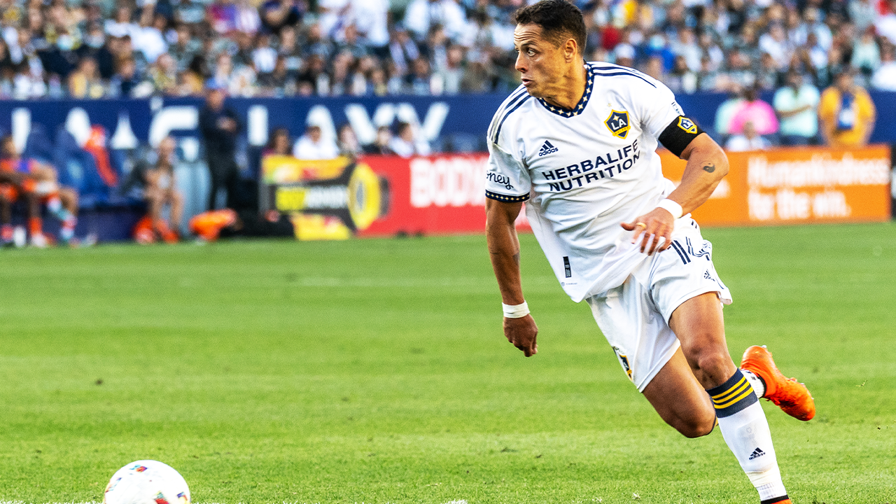 Chicharito breaks through early as the Galaxy take a 1-0 lead over Sounders