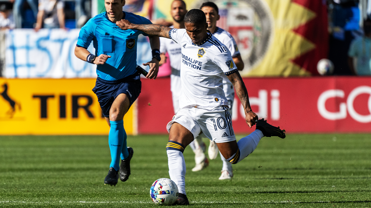 Douglas Costa gets a deflection to go his way as the Galaxy tie the game at 2-2