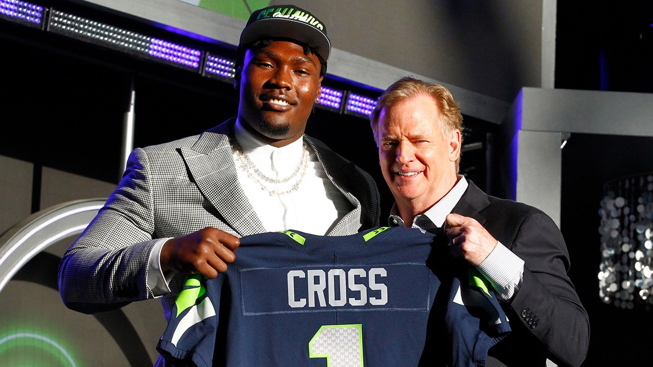 Seattle Seahawks draft offensive tackle Charles Cross from Mississippi  State with No. 9 pick