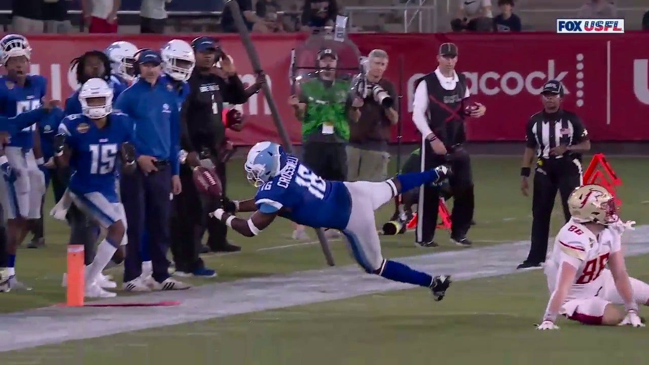 Breakers' Aashari Crosswell makes an acrobatic interception