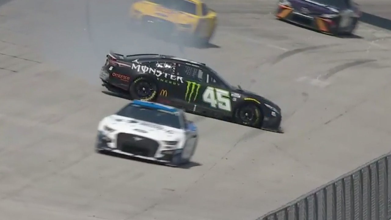 Kurt Busch gets loose, slams wall at Dover