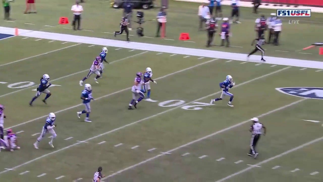 Ike Brown picks off Vad Lee and takes it back for a Breakers touchdown